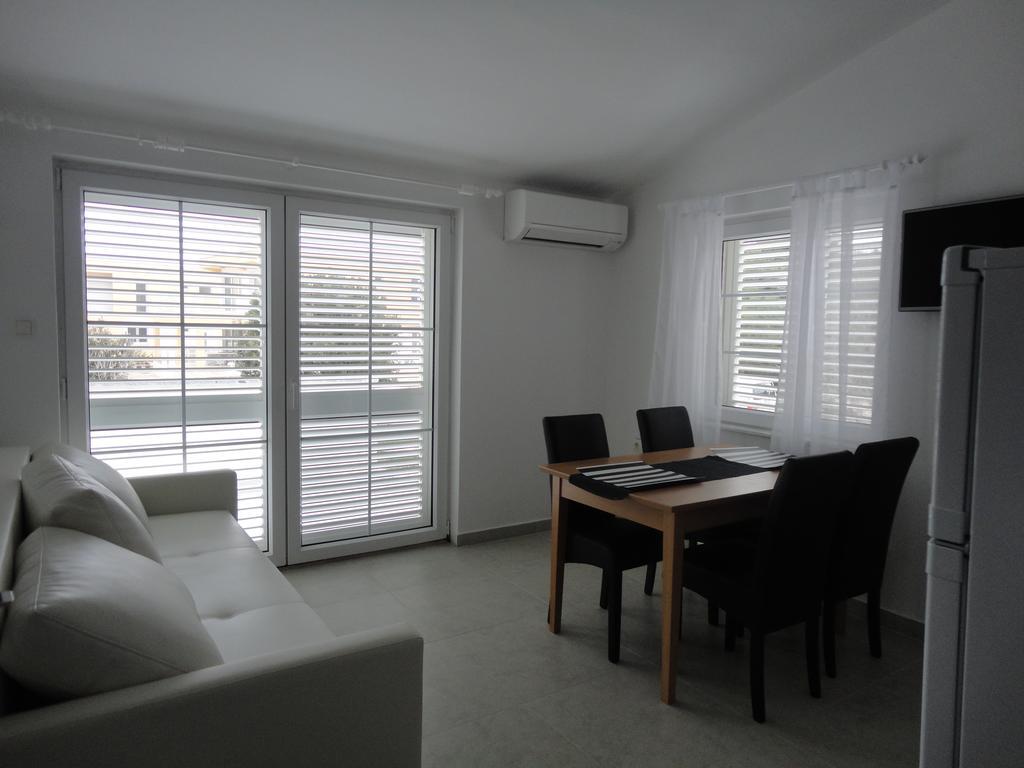 Mirakul Apartments วีร์ ภายนอก รูปภาพ
